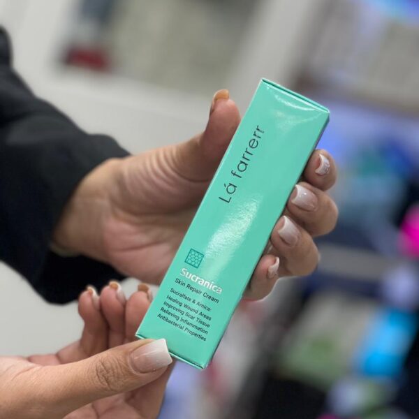 کرم ترمیم کننده پوست لافارر مدل Sucranica حجم 30 میلی لیتر