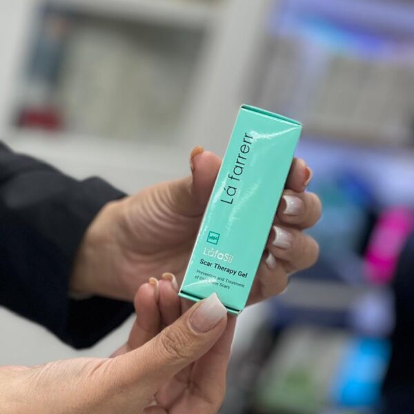 ژل ترمیمکننده صورت لافارر مدل لافاسیل مناسب برای انواع پوست حجم 10 میلیلیتر
