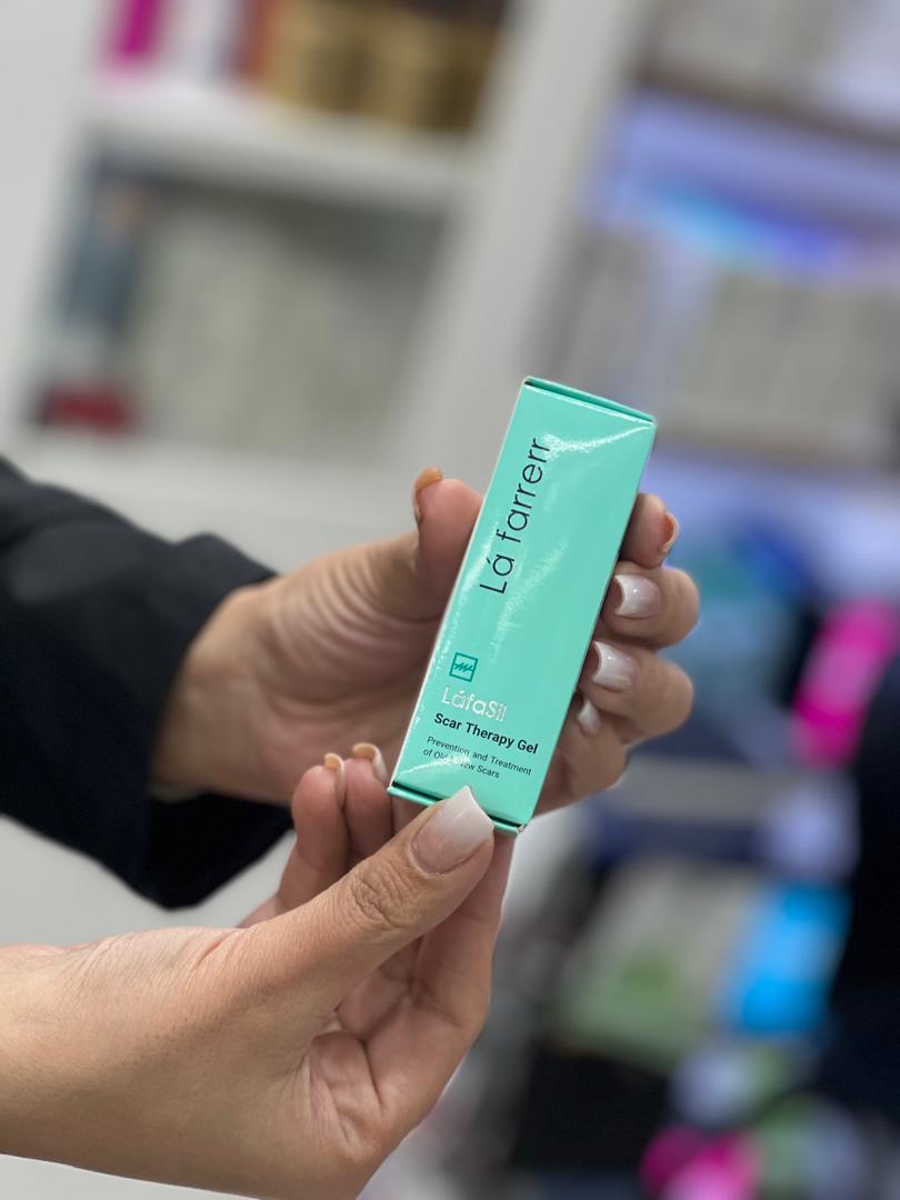 ژل ترمیمکننده صورت لافارر مدل لافاسیل مناسب برای انواع پوست حجم 10 میلیلیتر