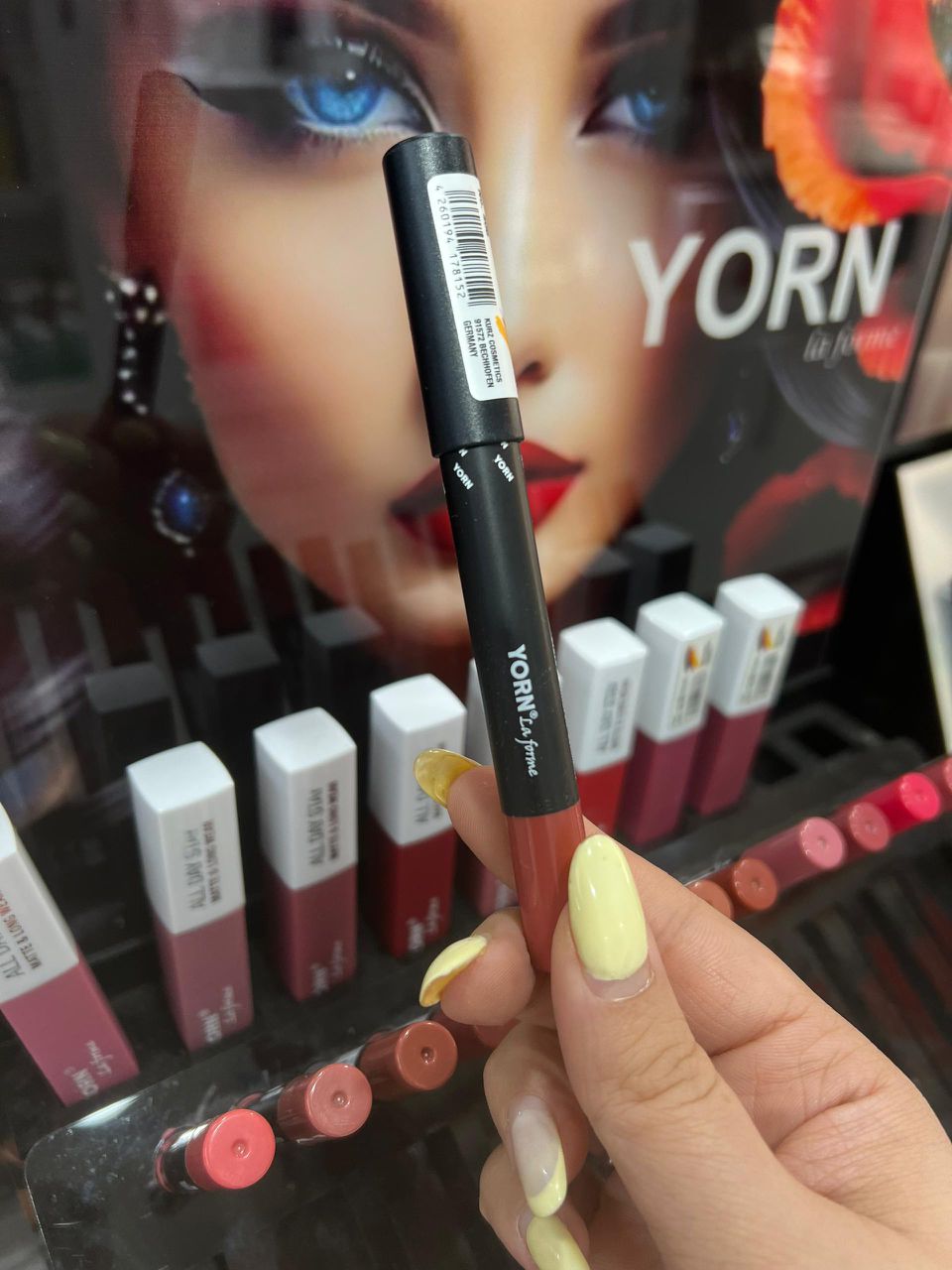 رژ لب مدادی یورن Yorn Lip Stick Pencil