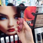 رژ لب مایع مات گلدن رز مدل LONG STAY