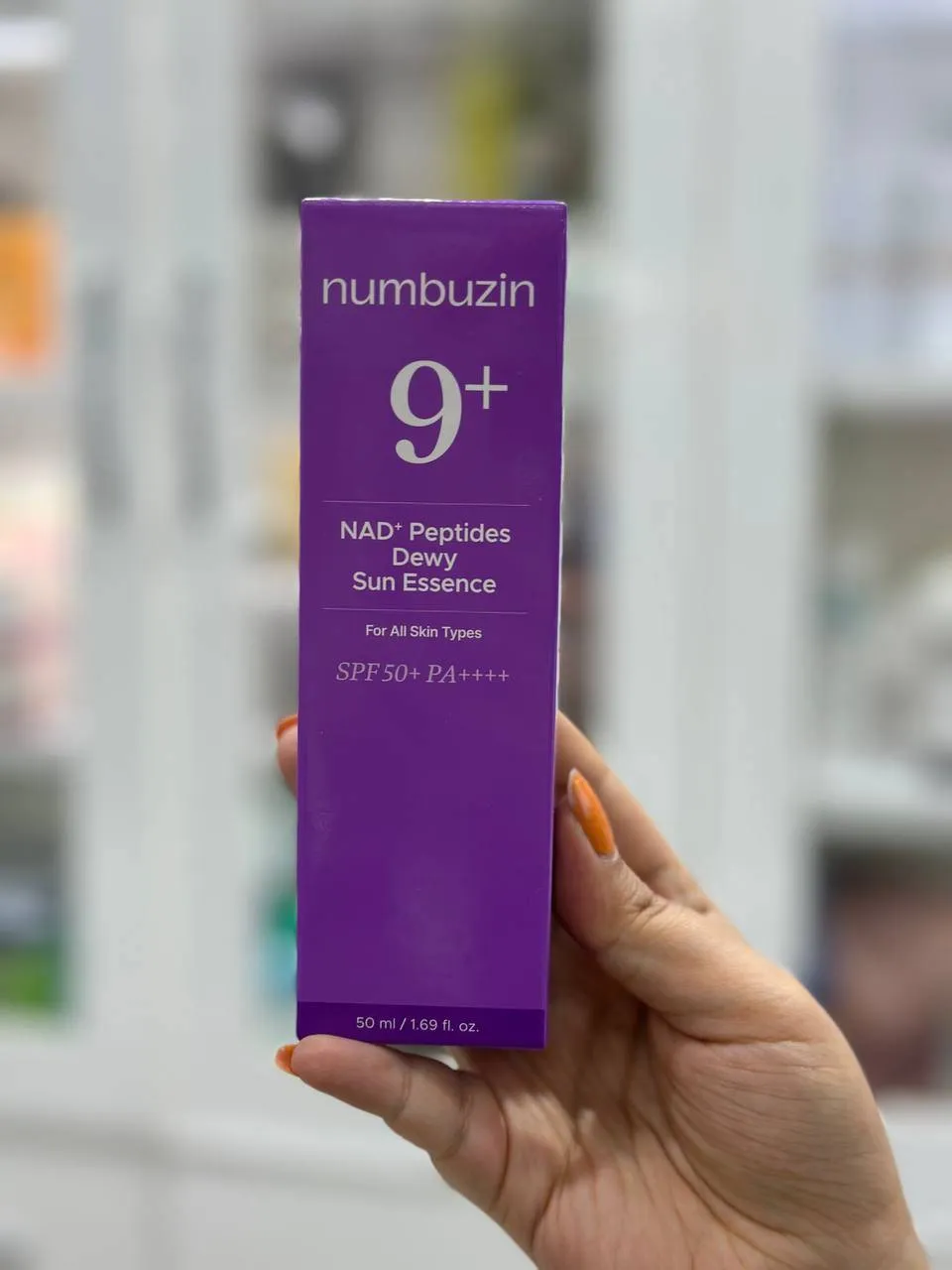 كرم ضدآفتاب بي رنگ دست،صورت،دورچشم نامبوزین SPF 50 مدل No.9 محافظ در برابر اشعه UVA و UVB مناسب براي انواع پوست حجم ٥٠ ميلي ليتر - Image 2